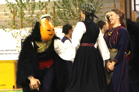 12 MEDNARODNI FOLKLORNI FESTIVAL 27 FOTO LJUBO VUKELIČ